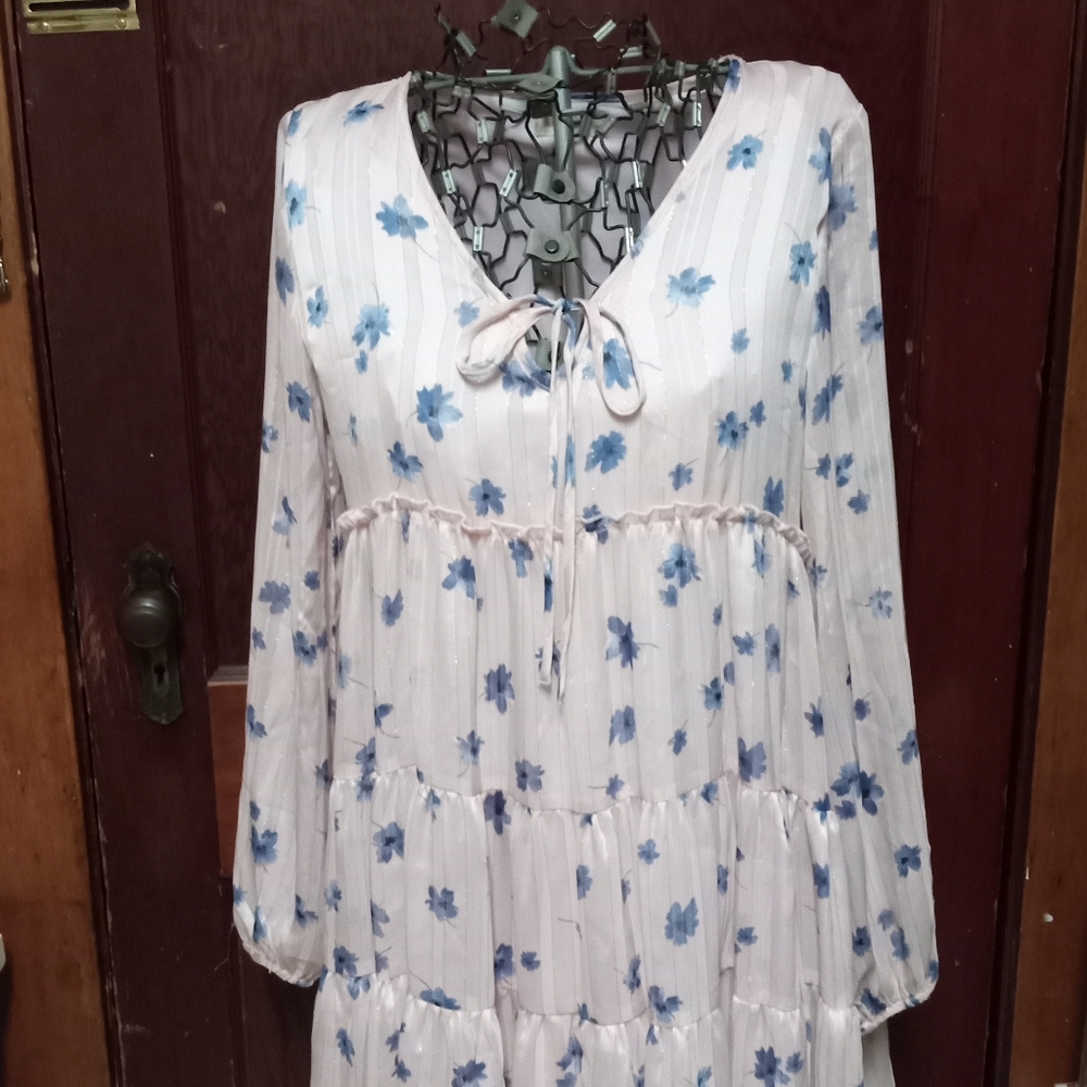Altar'd State soft pink & blue tiered baby doll w/blue flowers gold threads tie